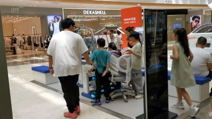 吾悦广场商场临展孩子体验照片